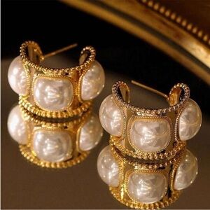 Vintage Baroque Pearl
Cushion Earrings